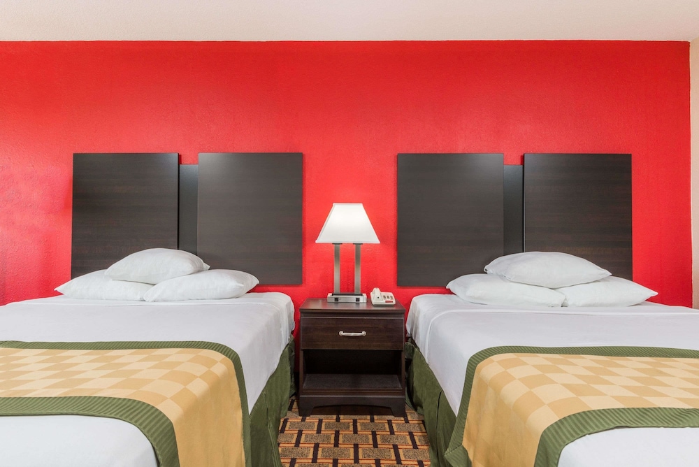 Days Inn By Wyndham Muncie -Ball State University 9/15