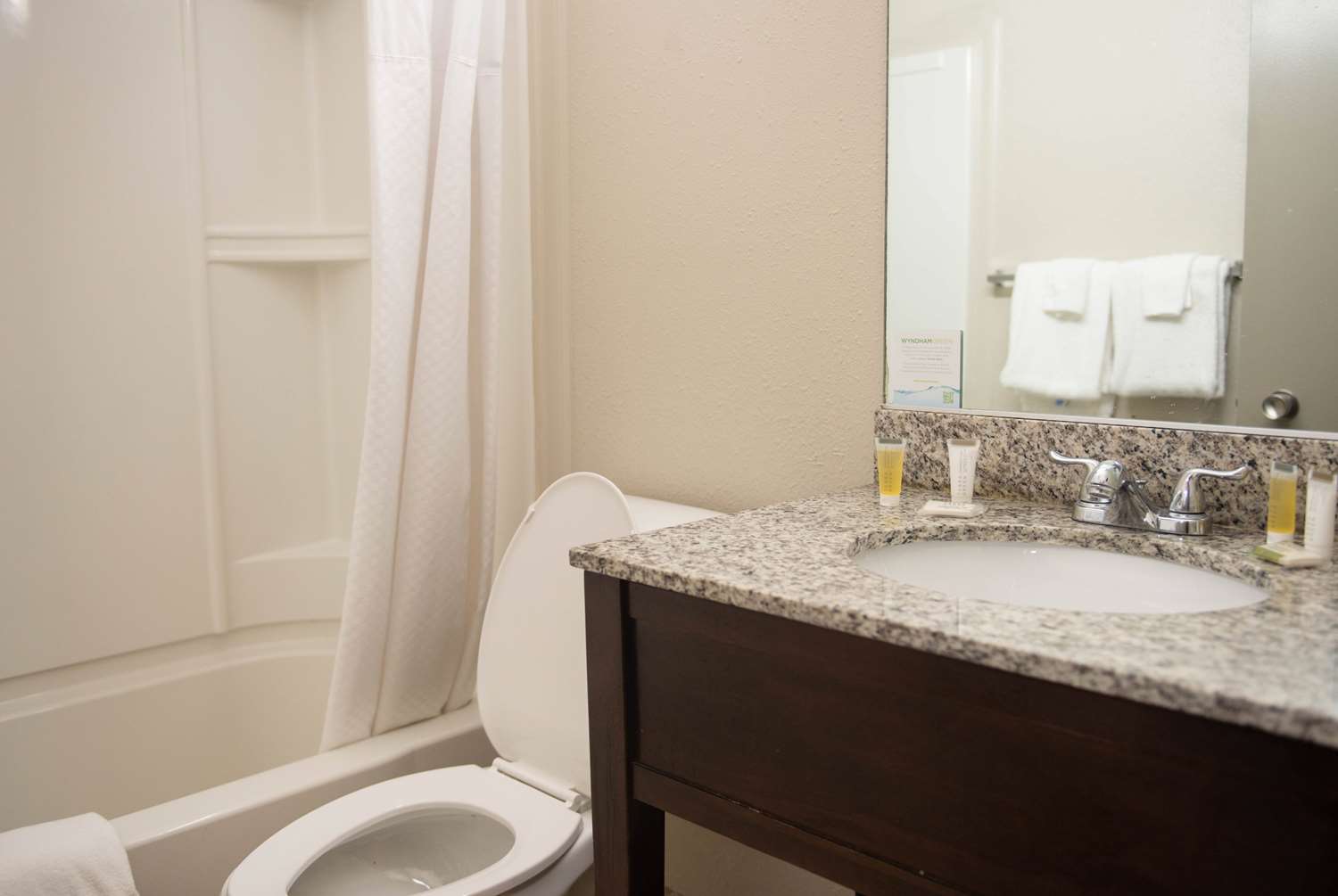 Days Inn by Wyndham Waynesboro, VA 25/27