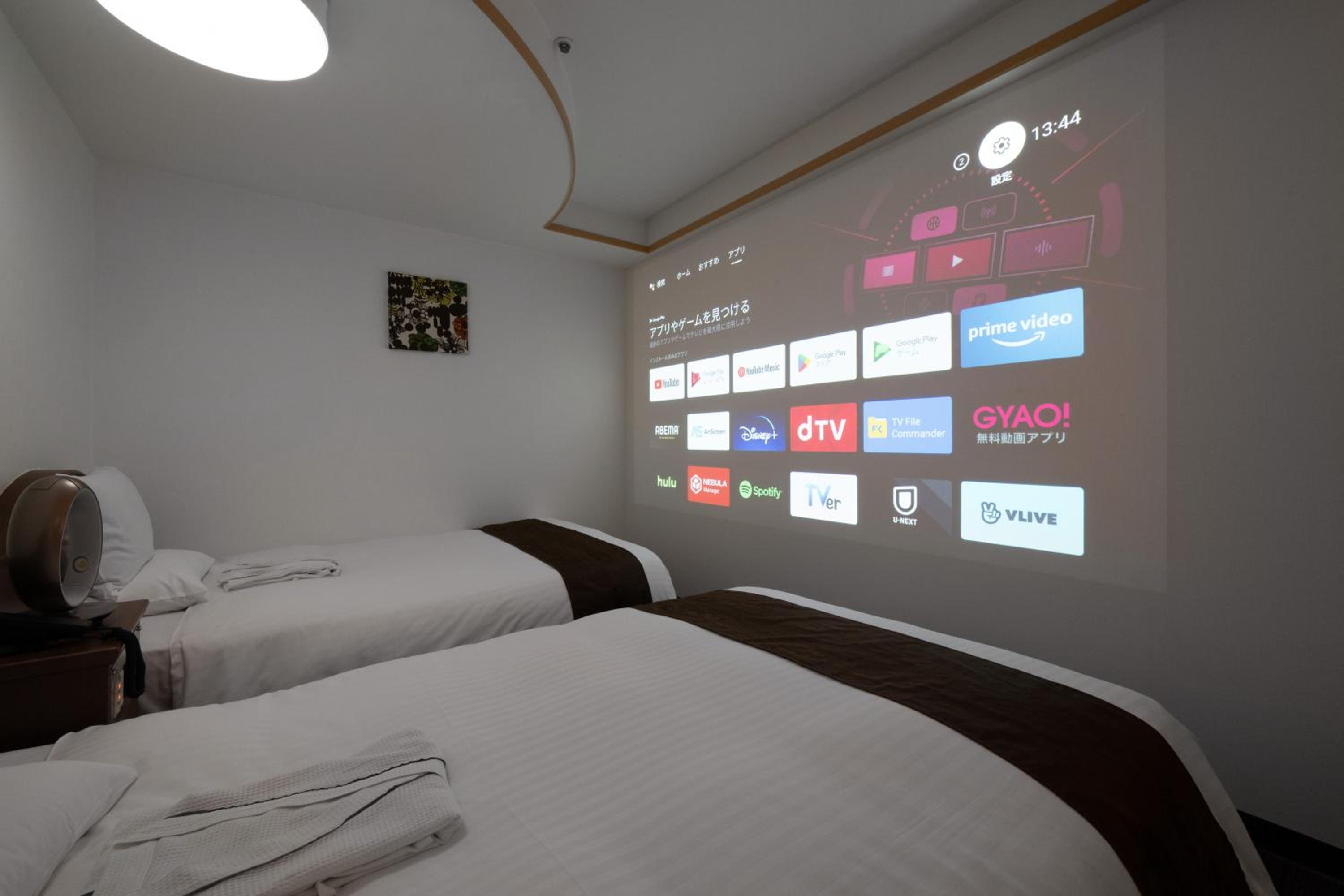 Theater, Twin Beds