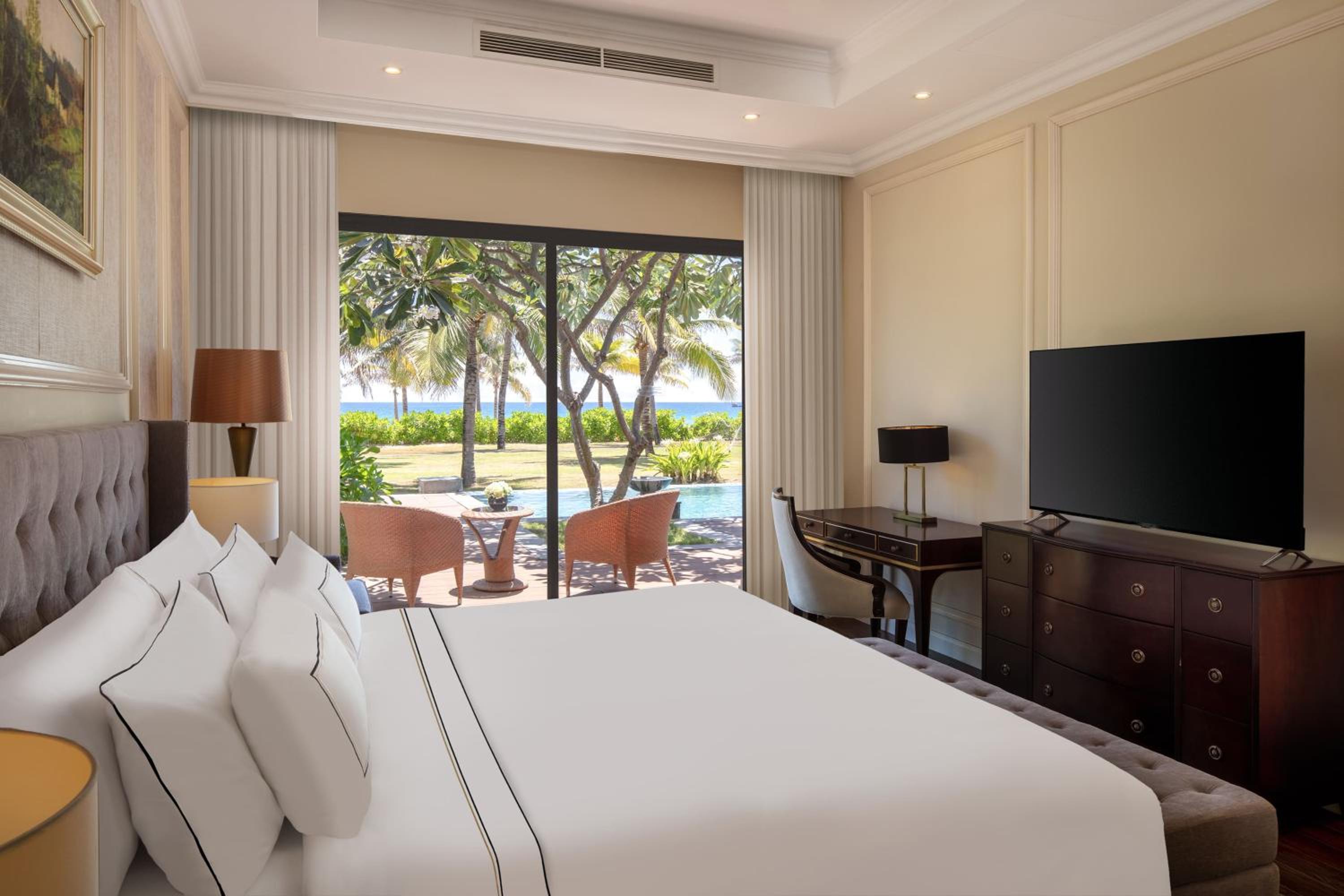 3 Bedrooms, Pool, the Level, Villa, Twin Beds, 2 King Beds, Beach Front