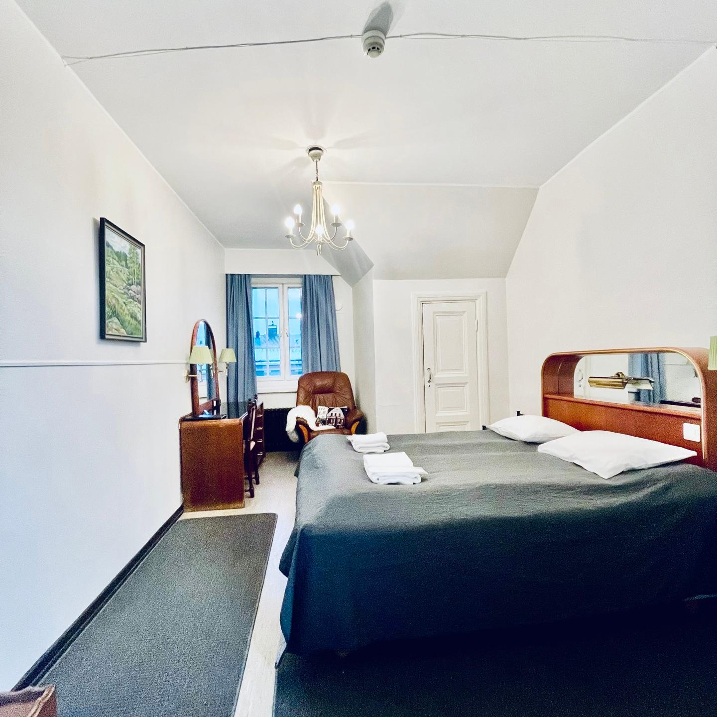 Senate Hotel 2/26