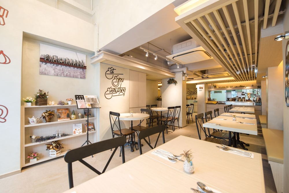 Metroplace Boutique Hotel 44/48