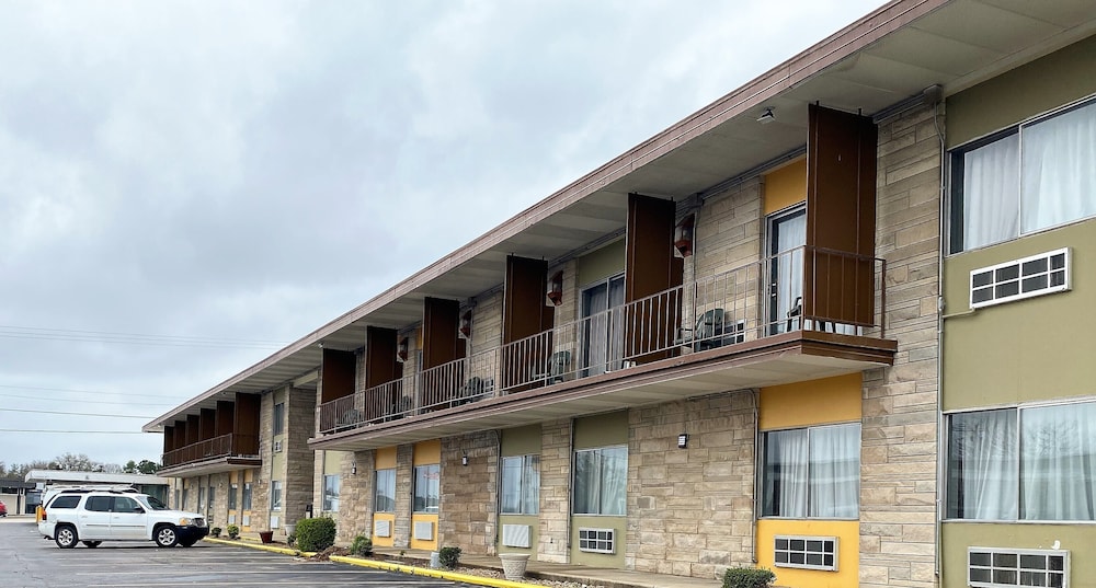 Travelodge By Wyndham Bloomington 58/62