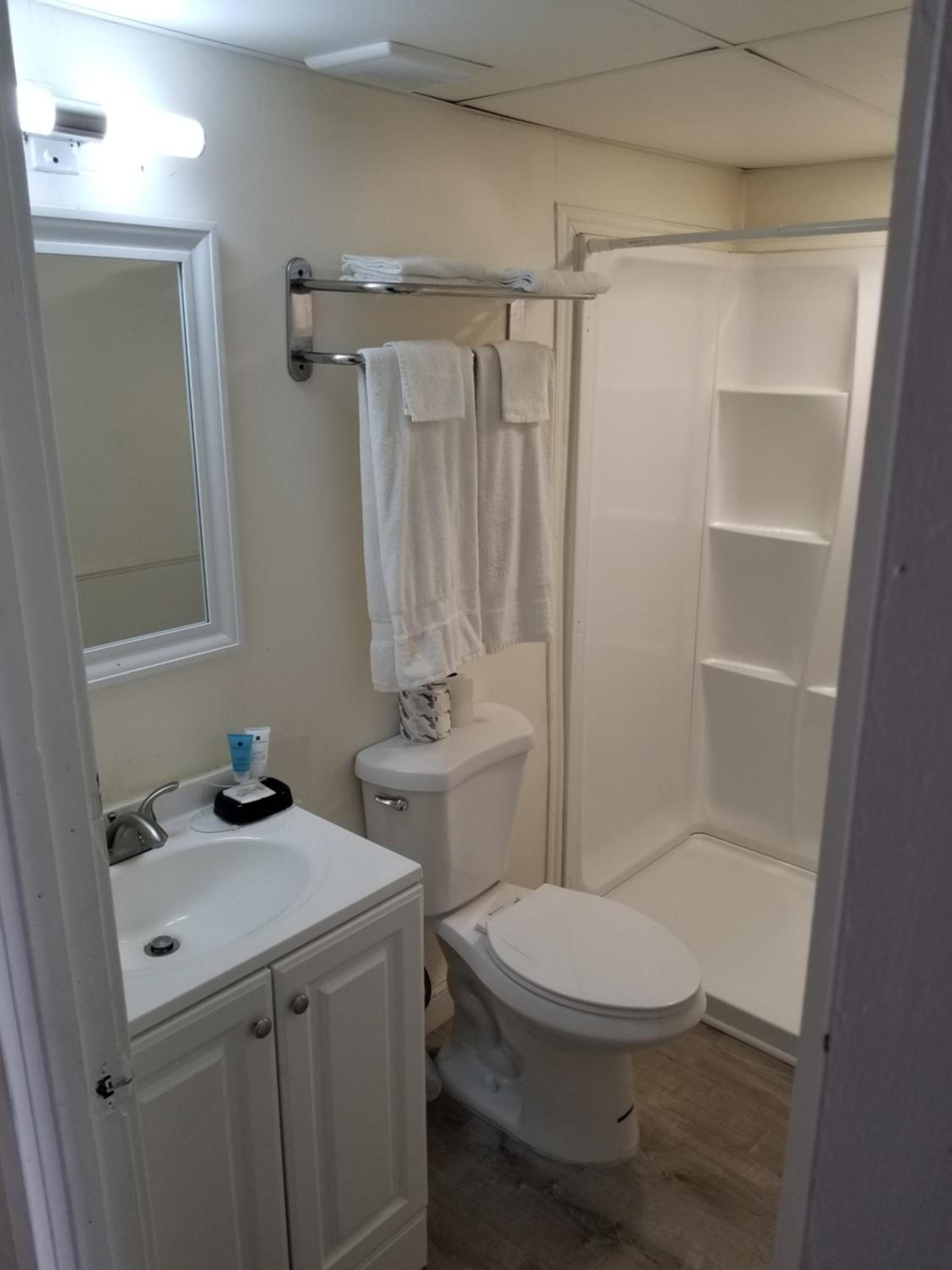 Penn Lodge Hotel & Suites 46/50