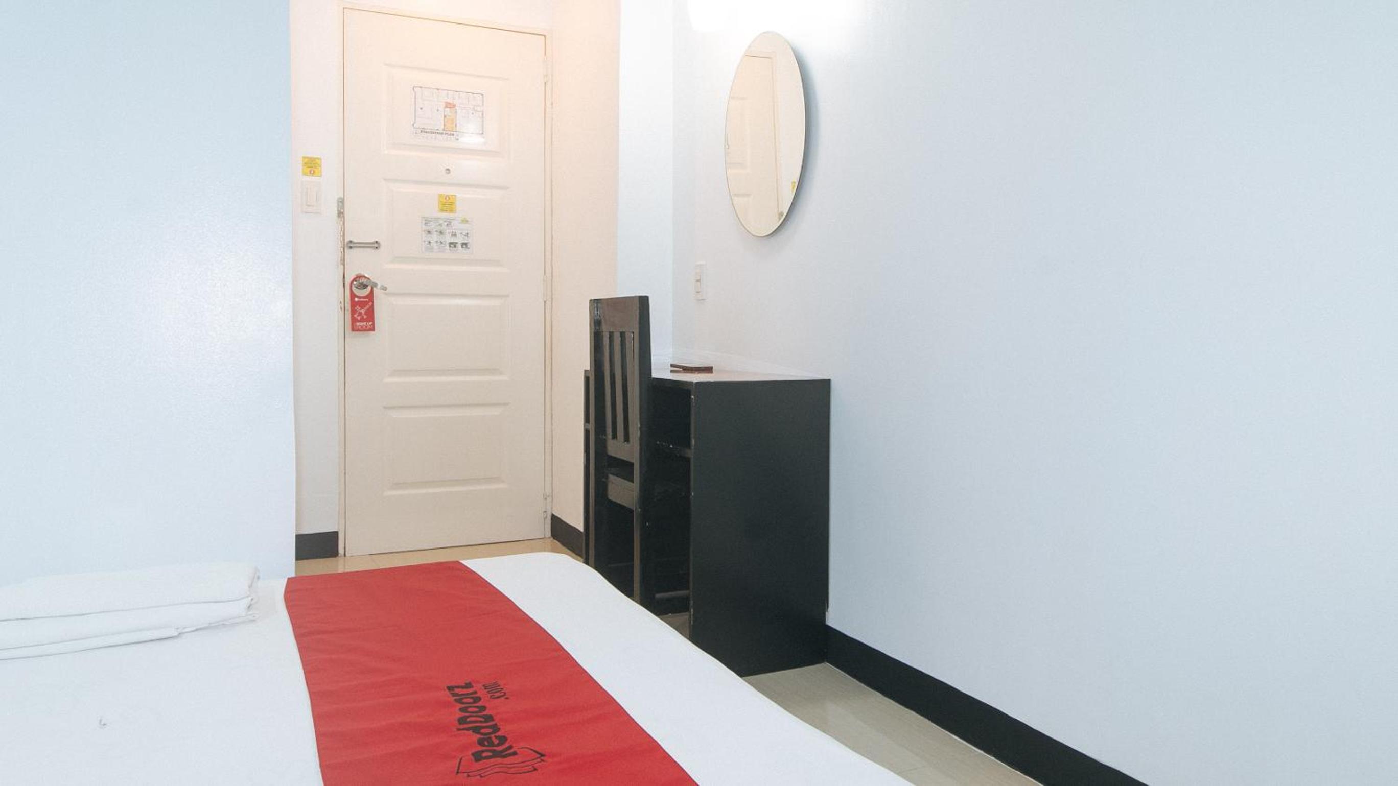 OYO 717 Ranchotel Bayanan 37/50