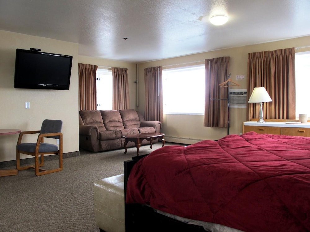 Merrill Field Inn 37/76