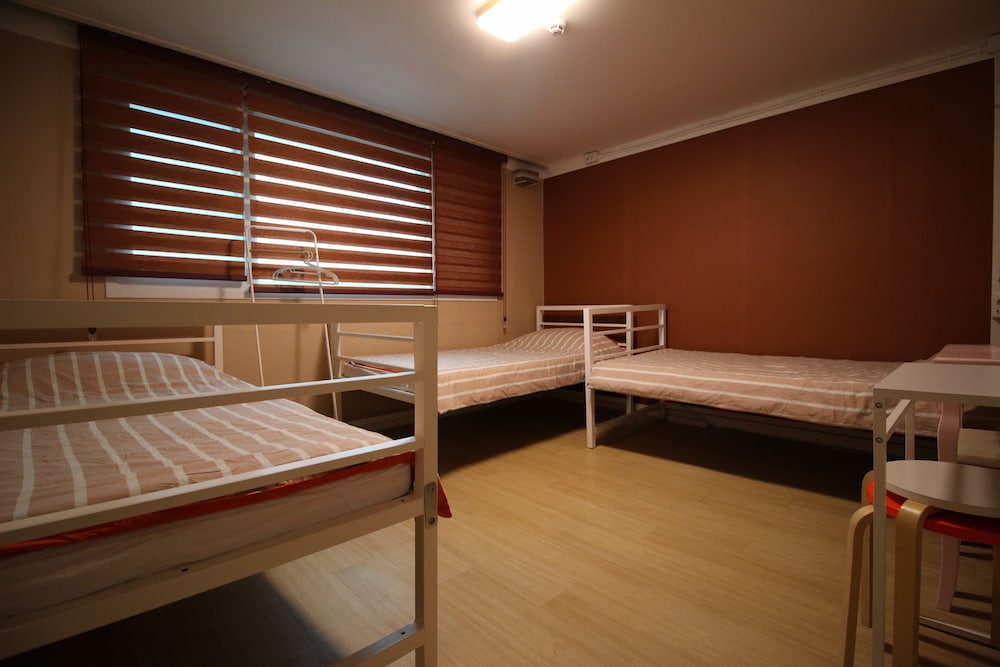 Bunk Guest House - Hostel 36/72