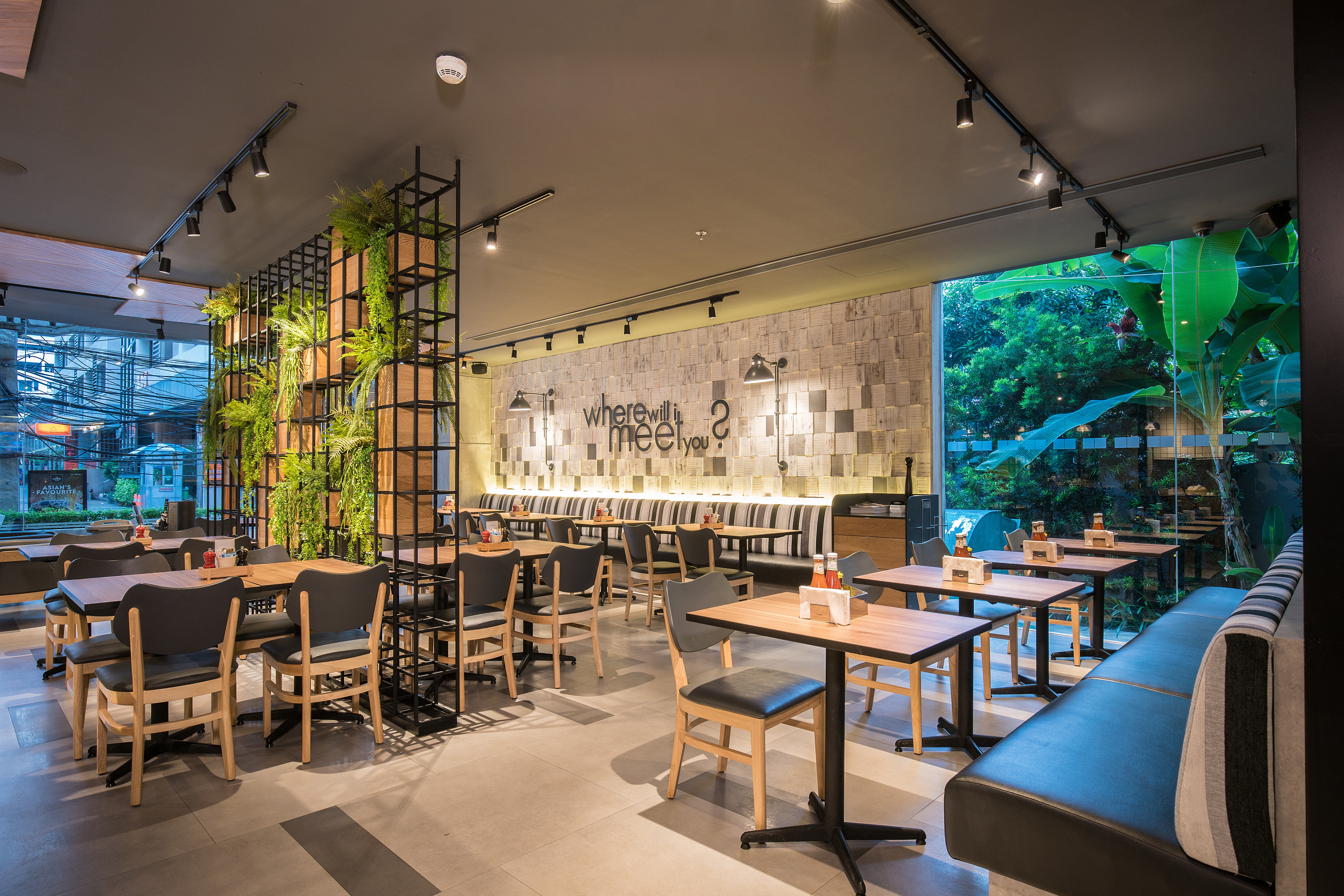 Holiday Inn Express Bangkok Sathorn 57/75