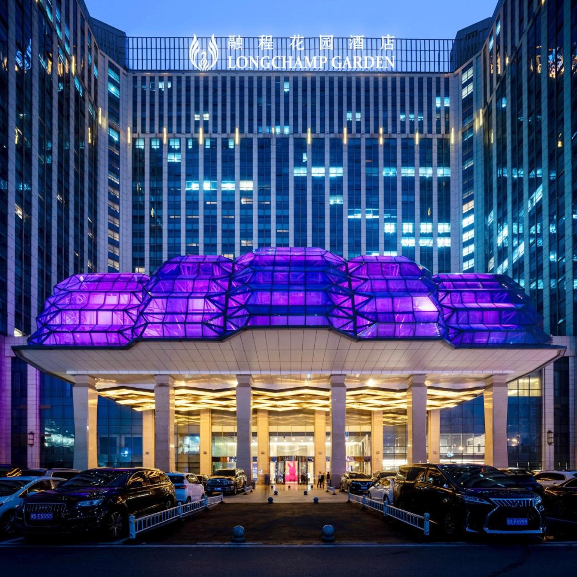 Longchamp Garden Hotel 2/35