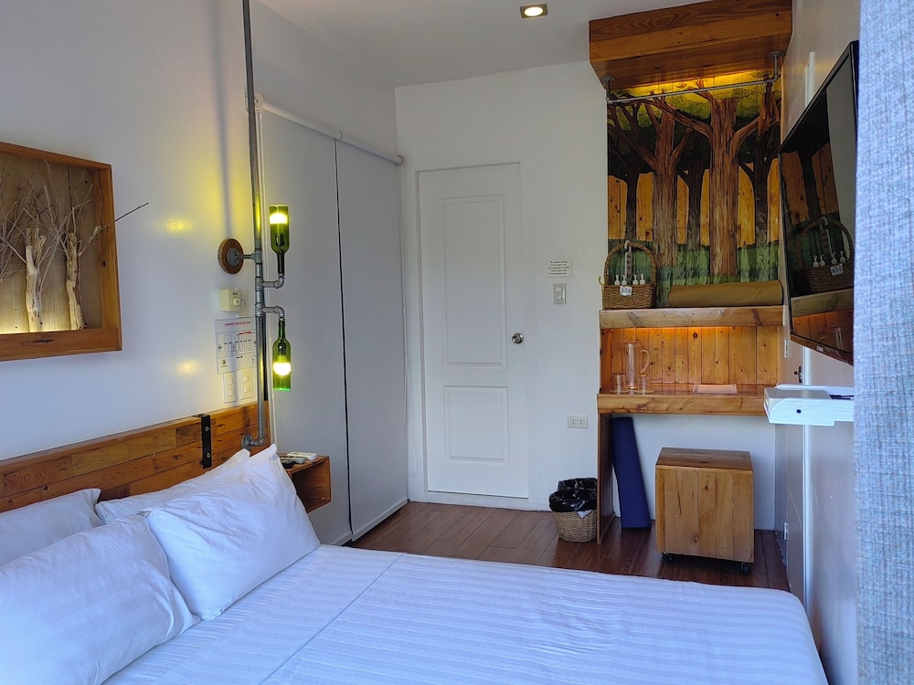 Containers By Eco Hotel Tagaytay 15/66