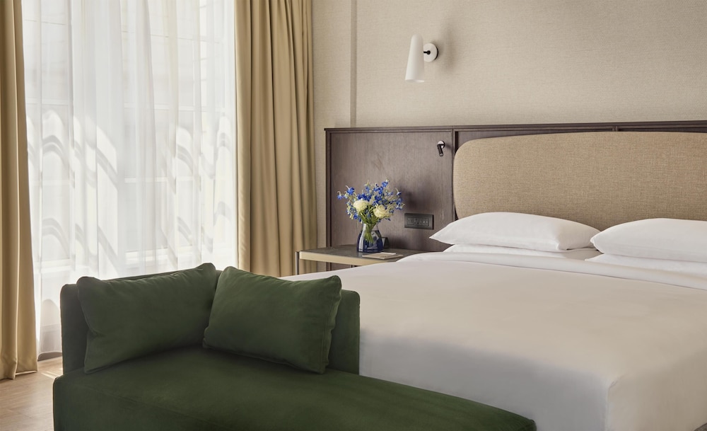 REGENCY, SUITE, CITY VIEW