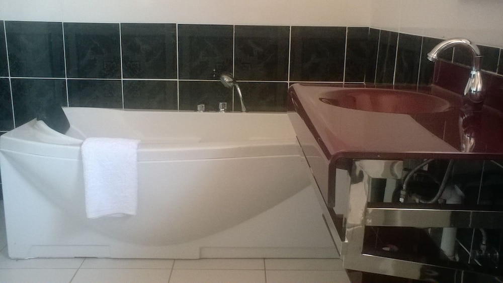 Sahara Stones Hotel 10/50