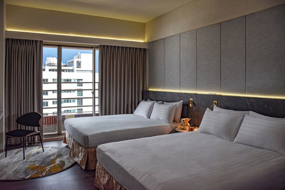 Metro Hotel 13/37