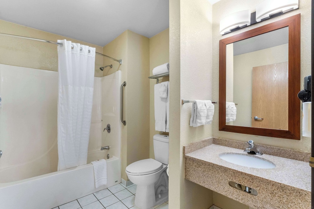 Comfort Inn & Suites Greeley, CO 42/54