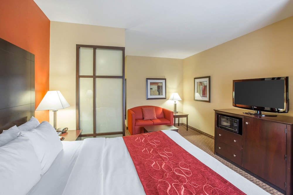 Comfort Suites Golden Isles Gateway 7/33