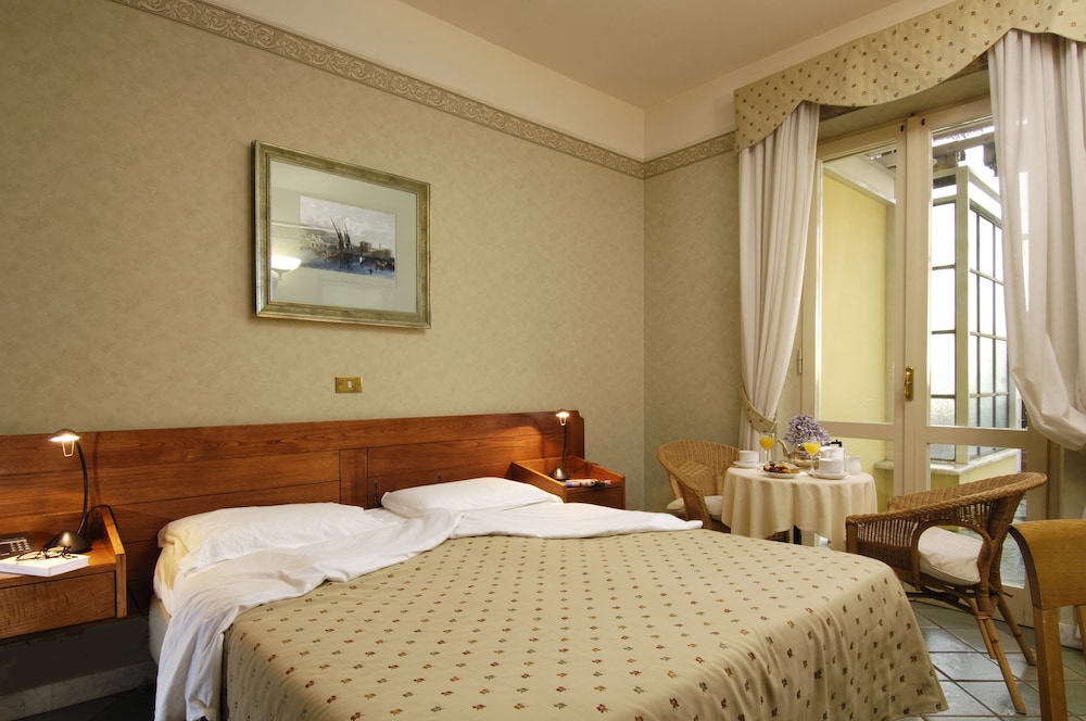 Cacciani Hotel 12/48