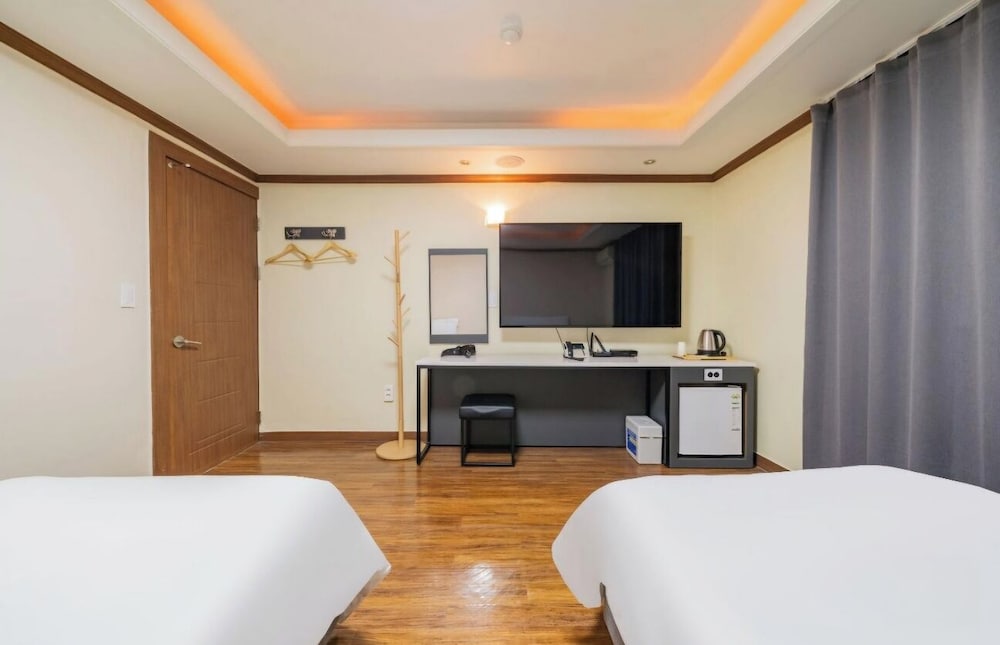 Donghae Gloria Tourist Hotel 24/50