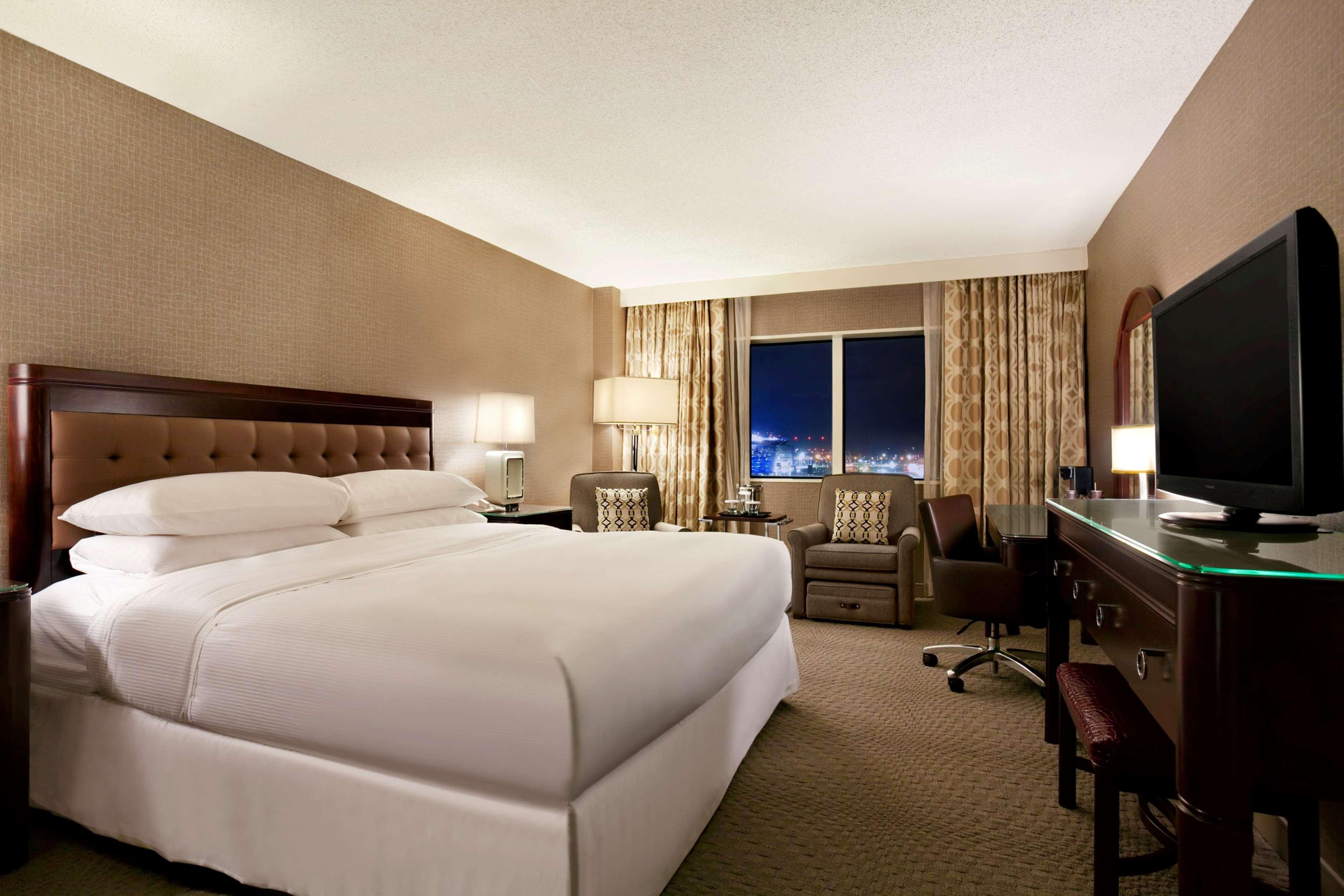 Room, Double Bed, City View