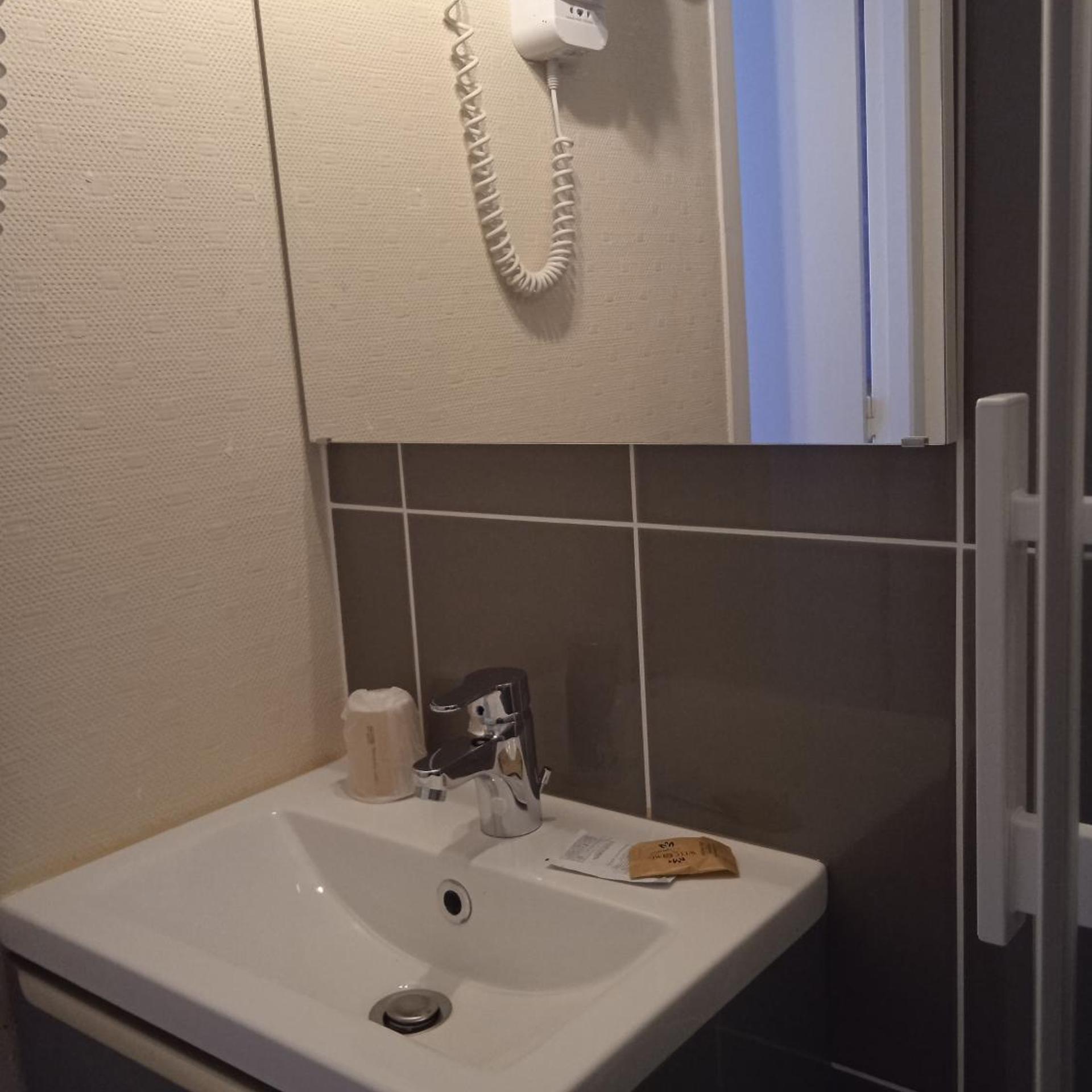 غرفة مفردة، Metropol Hotel 6/7
