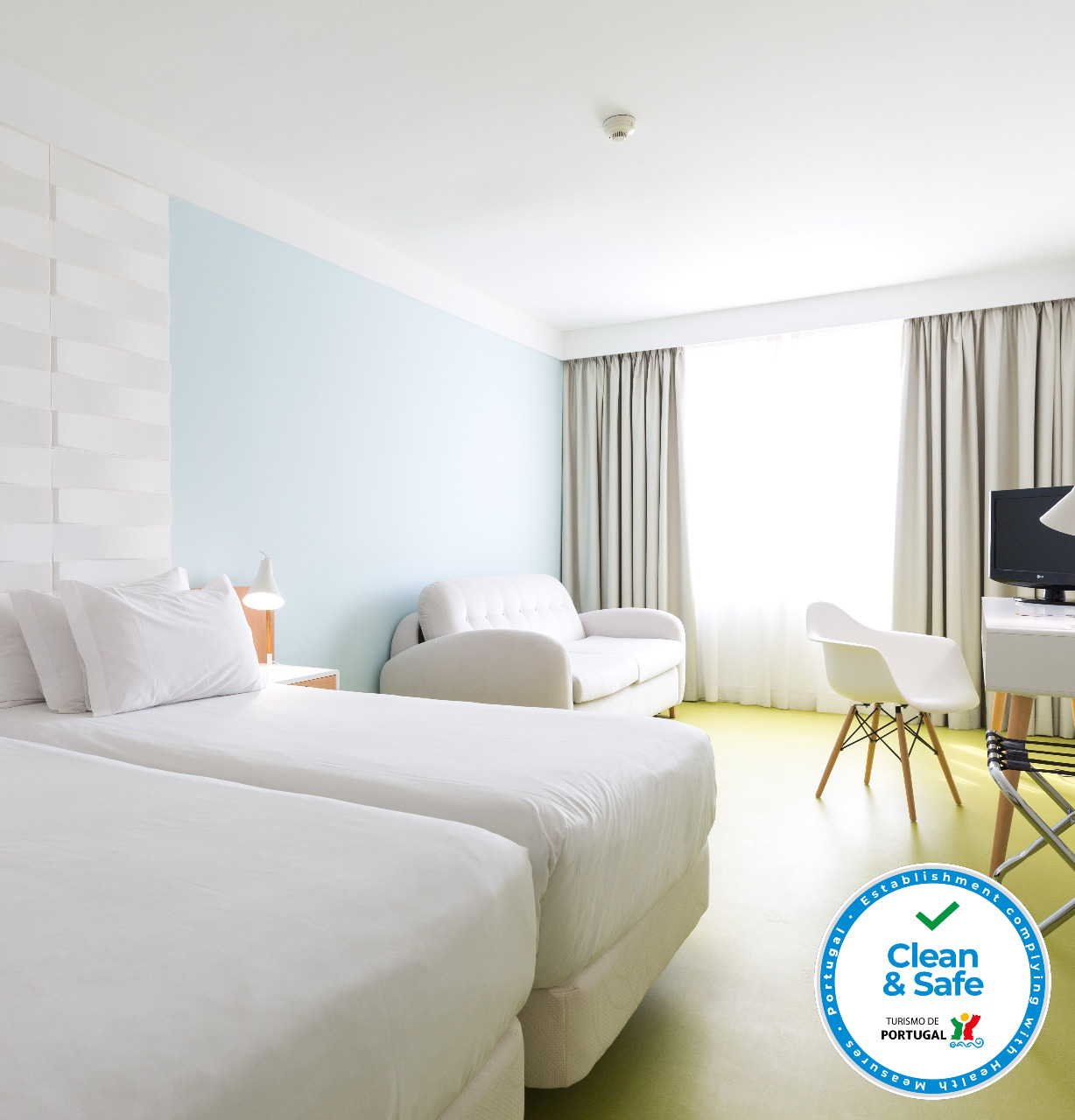 ROOM, DOUBLE OR TWIN BED