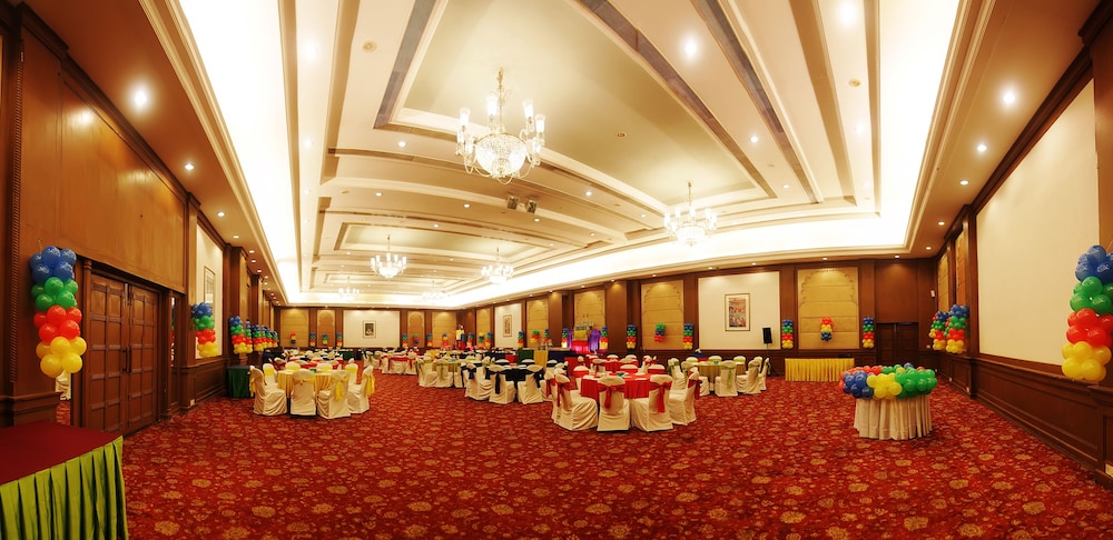 Sayaji Hotel 62/69
