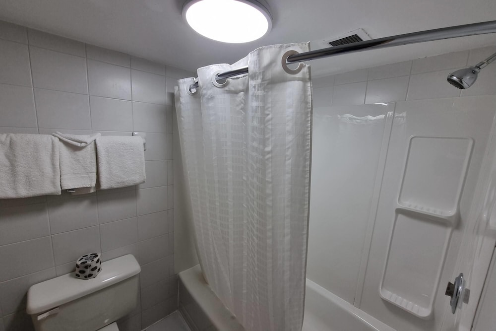 Travelodge by Wyndham Trois-Rivieres 44/44