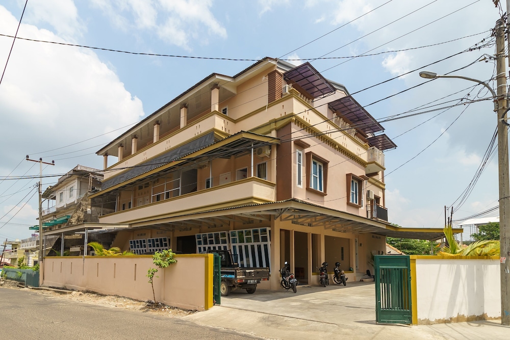 RedDoorz Syariah near Simpang Sekip Palembang 1/19