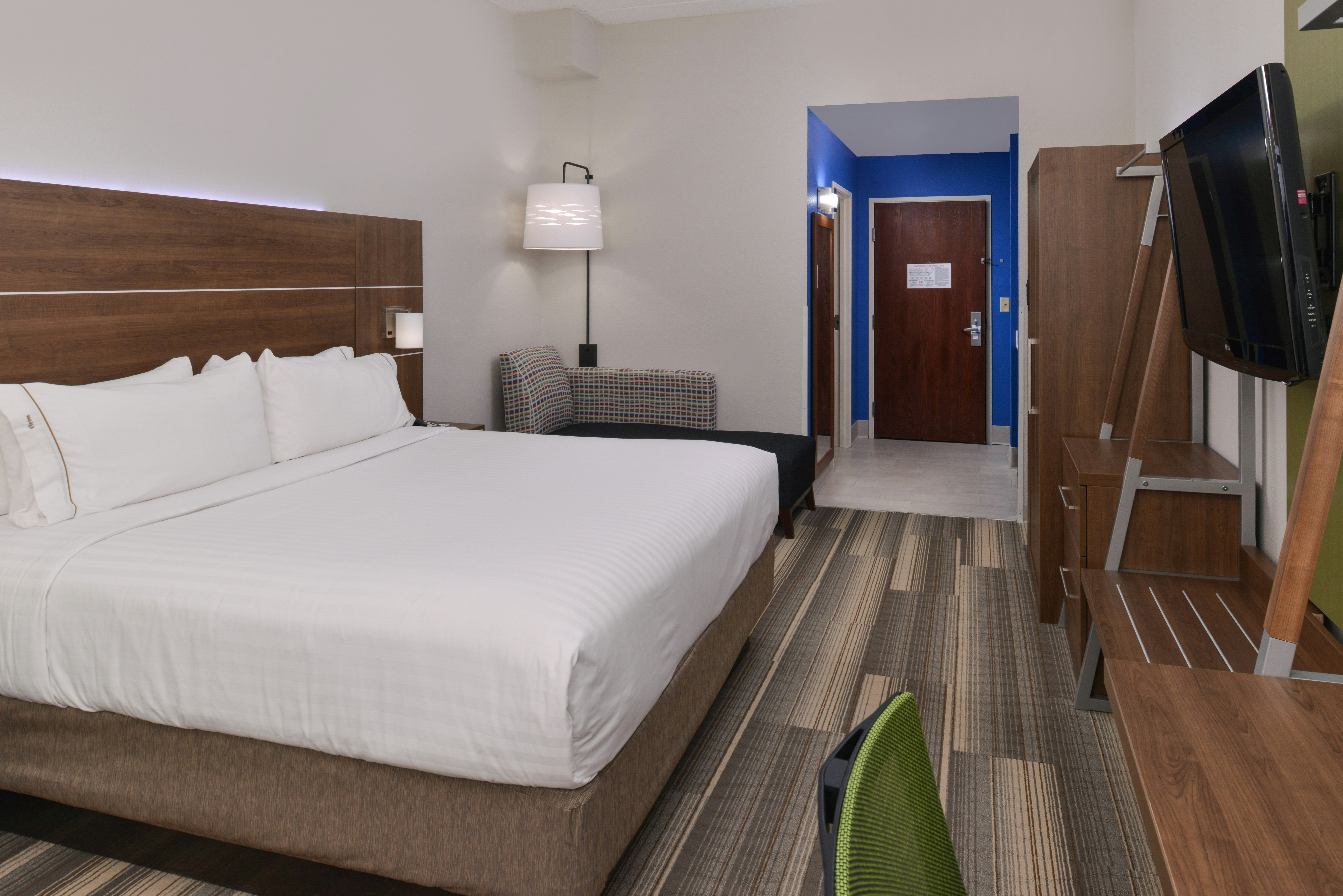 Holiday Inn Express Suites Raleigh Ne Medical Ctr Area 20/74
