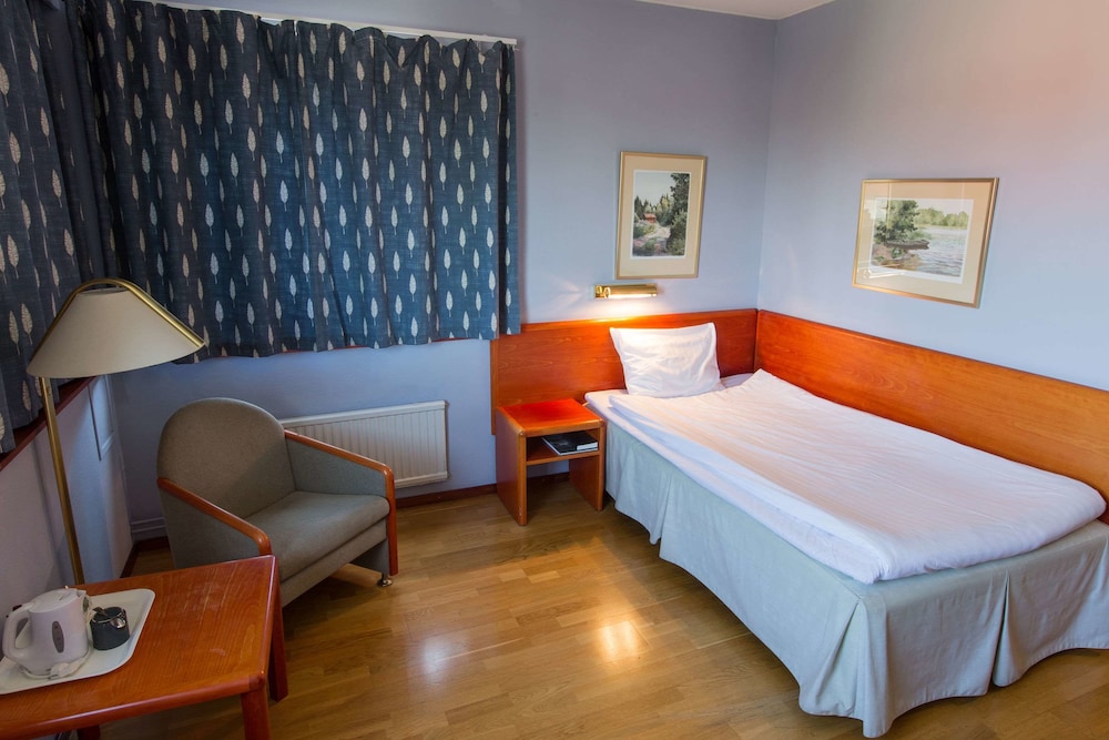 Quality Hotel Royal Corner 23/70
