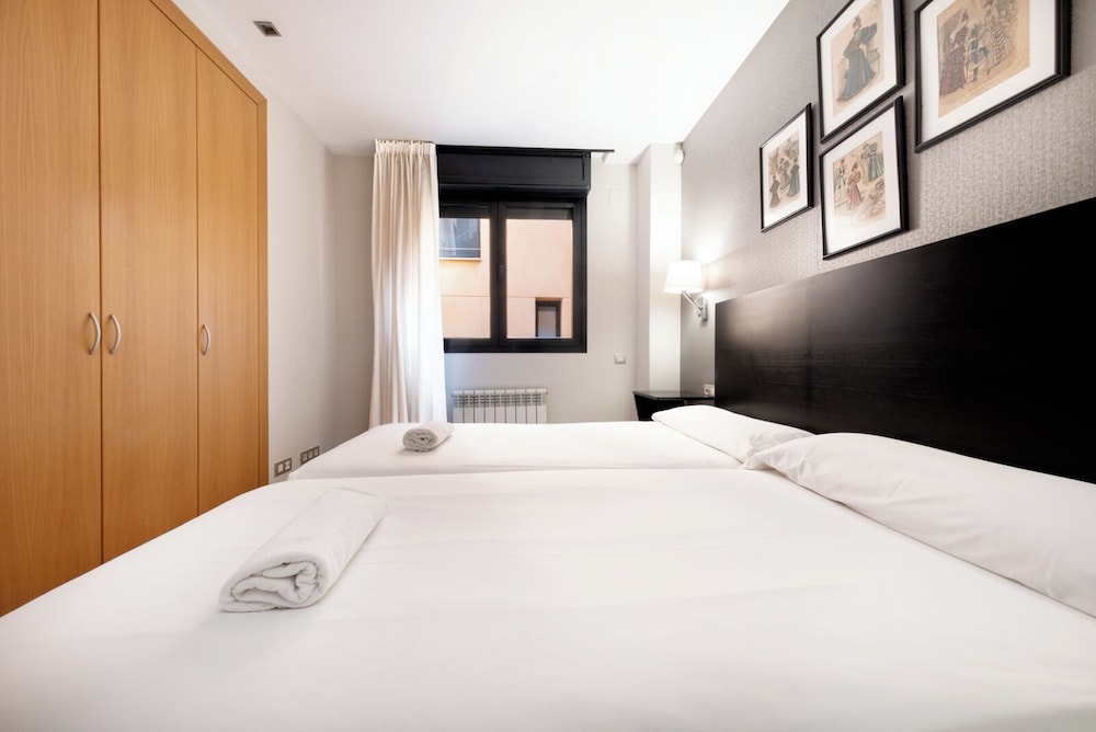1 BEDROOM, APARTMENT, KITCHEN