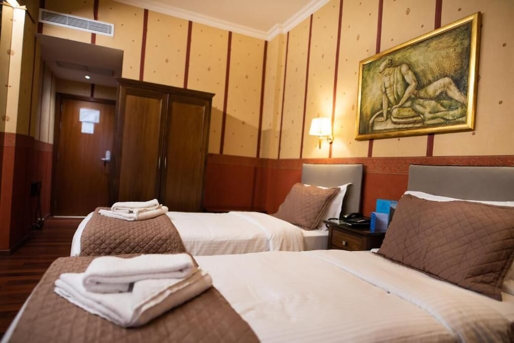 ANASTAZIA LUXURY SUITES & ROOMS 44/70