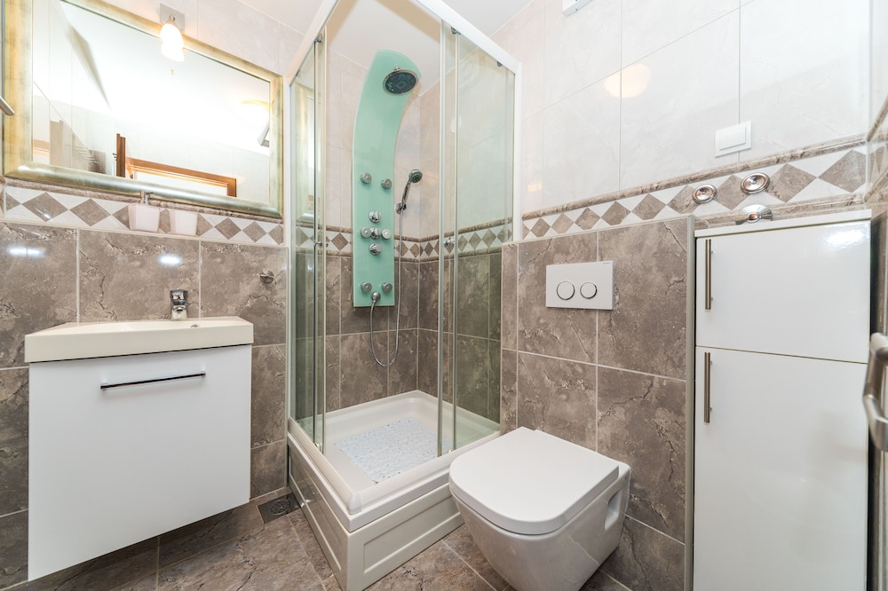 APARTMENTS PERLA 36/42
