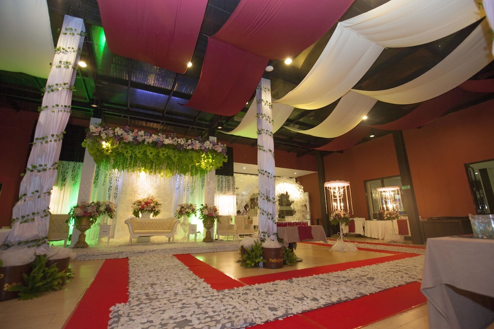 Padjadjaran Suites Resort Convention 7/59