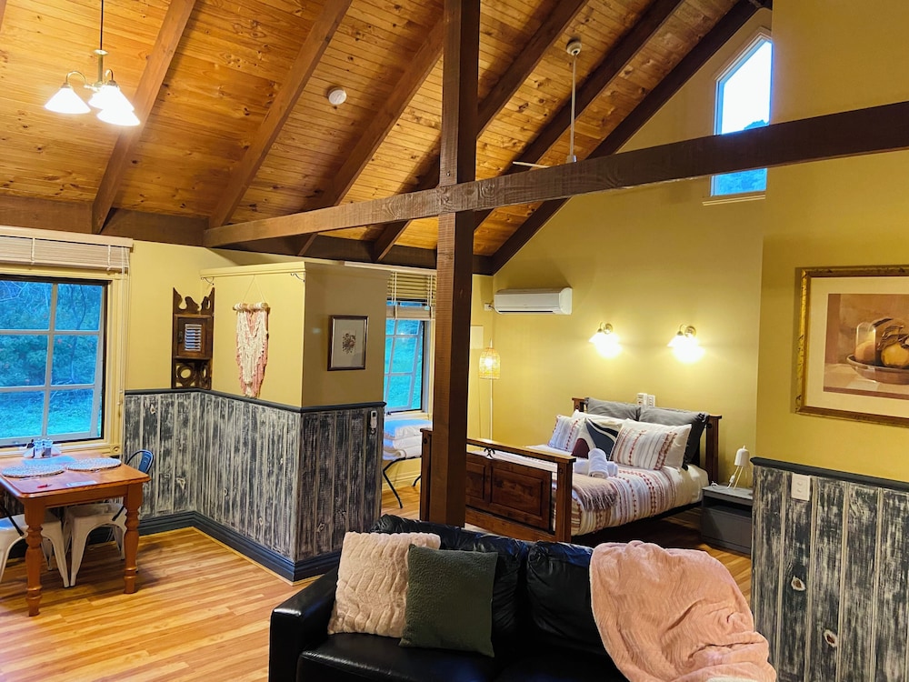 TRAWOOL COTTAGES AND FARMSTAY 27/49