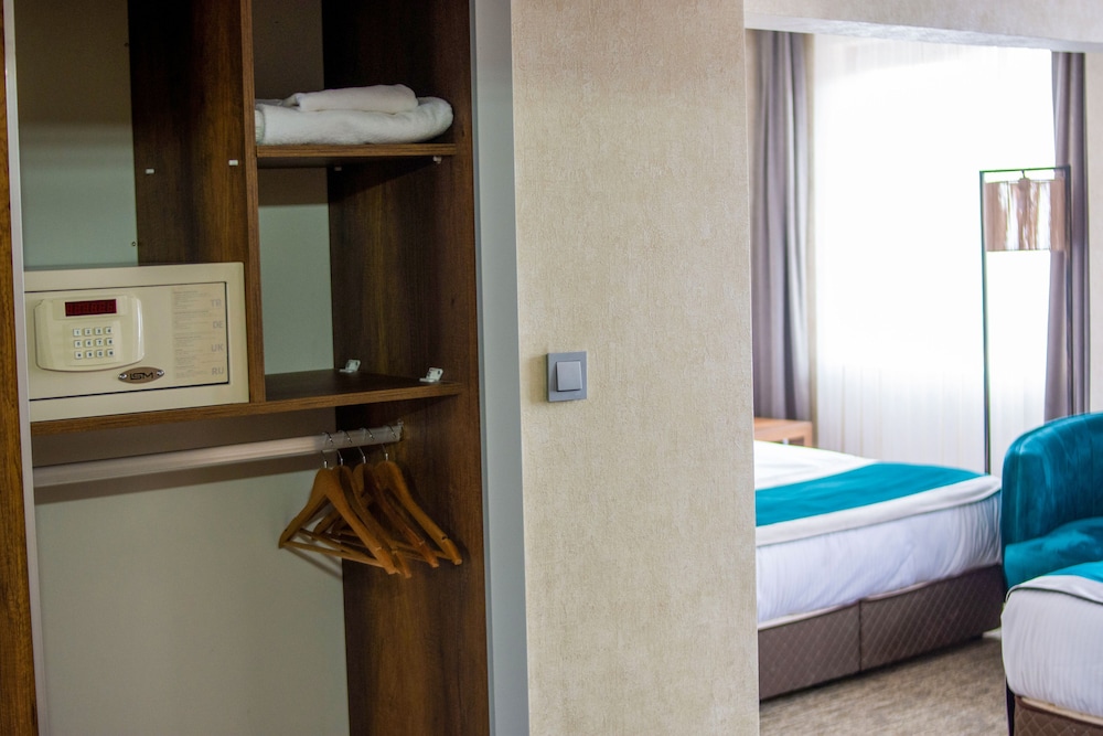 The Life Hotel & Spa 30/71