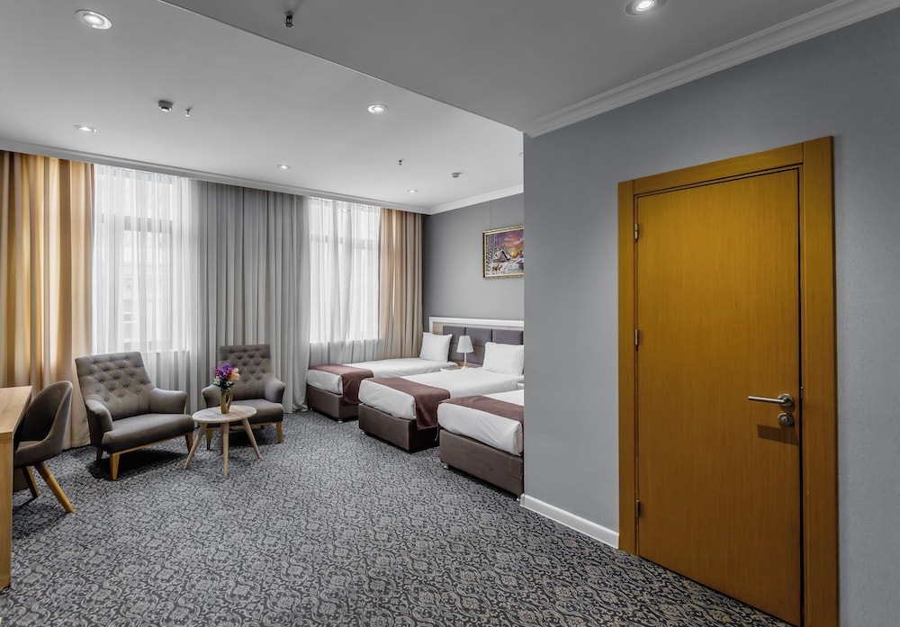 Metro City Hotel 34/44