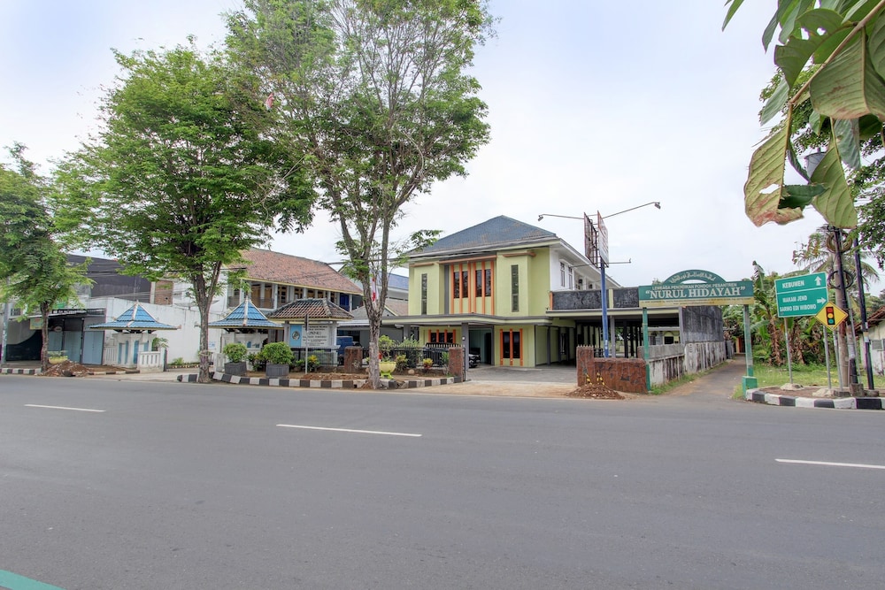 Super OYO 91748 Wisma Pkpri Purworejo 9/48