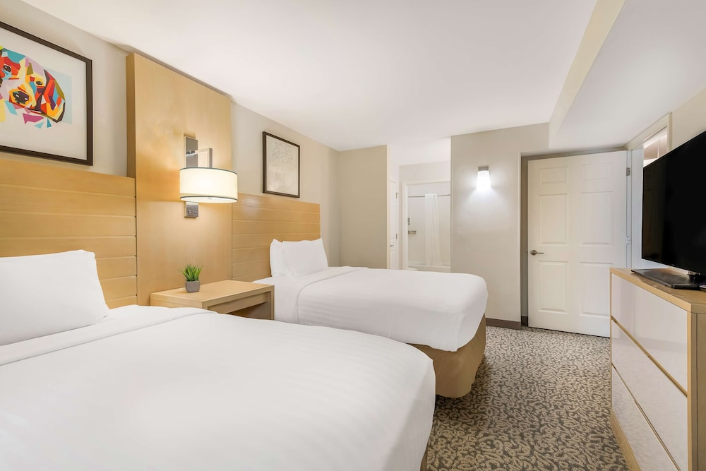 Suites Charlotte Arrowood 12/49