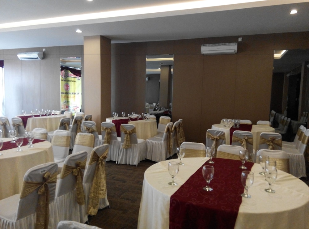 Viva Hotel Kediri by Azana 35/55