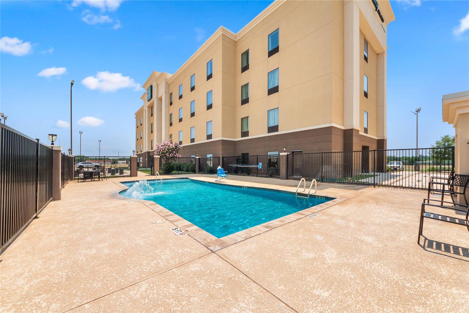 Quality Inn & Suites Pearsall, TX 20/20