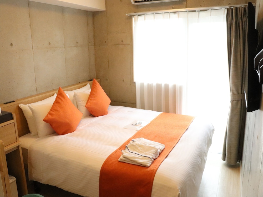 STANDARD, QUEEN BED