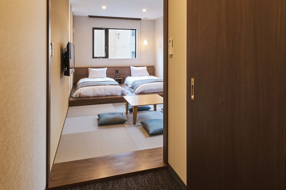 M's Hotel Gojo Naginatagiri 34/35