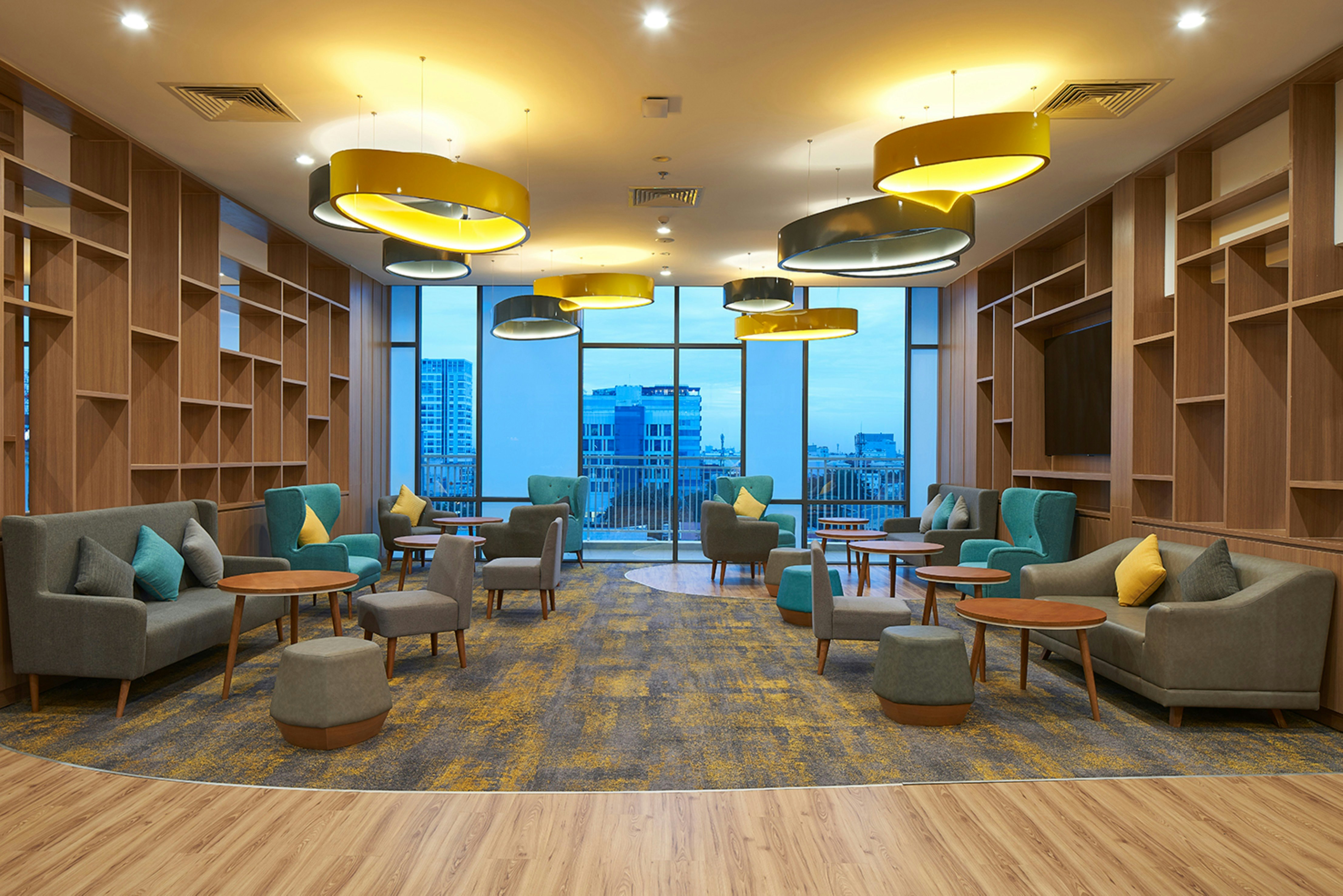 Holiday Inn & Suites Saigon Airport 27/50