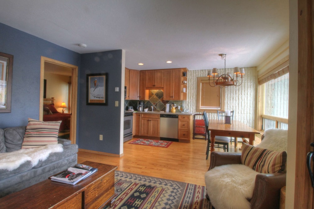 Vail 21 Condominiums 42/60