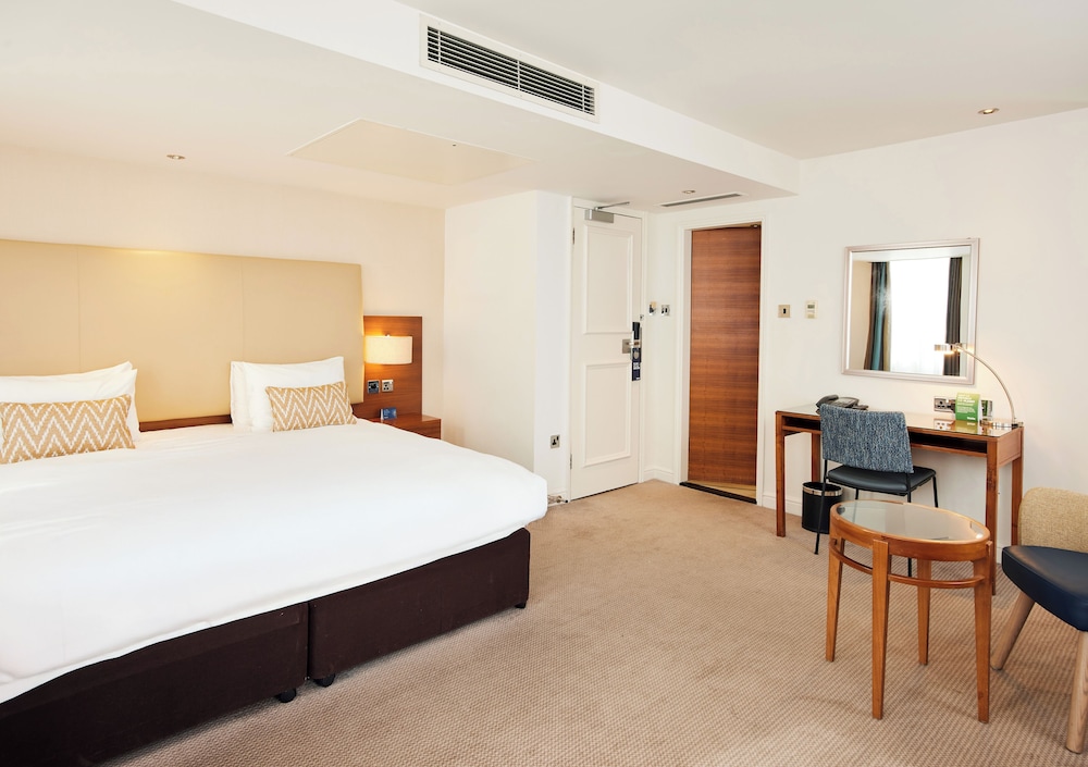 EXECUTIVE, KING BED, SOFA