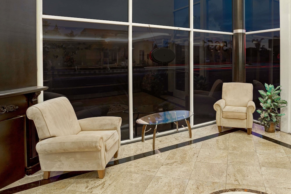 Super 8 By Wyndham Cypress Buena Park Area 10/44