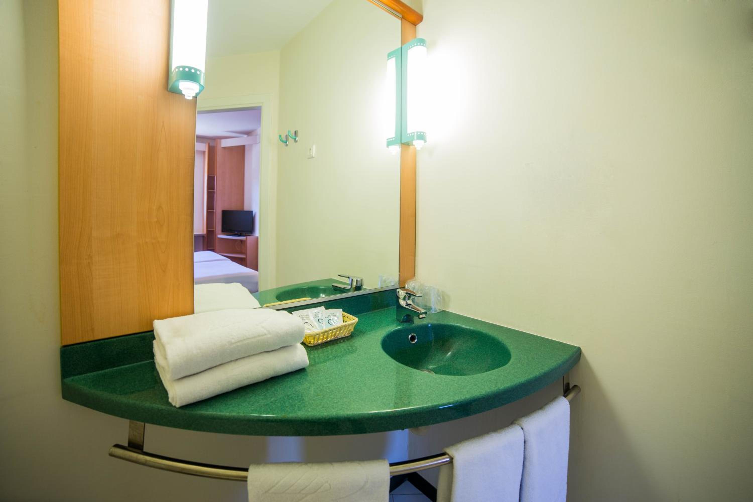 Iris Hotel 43/59