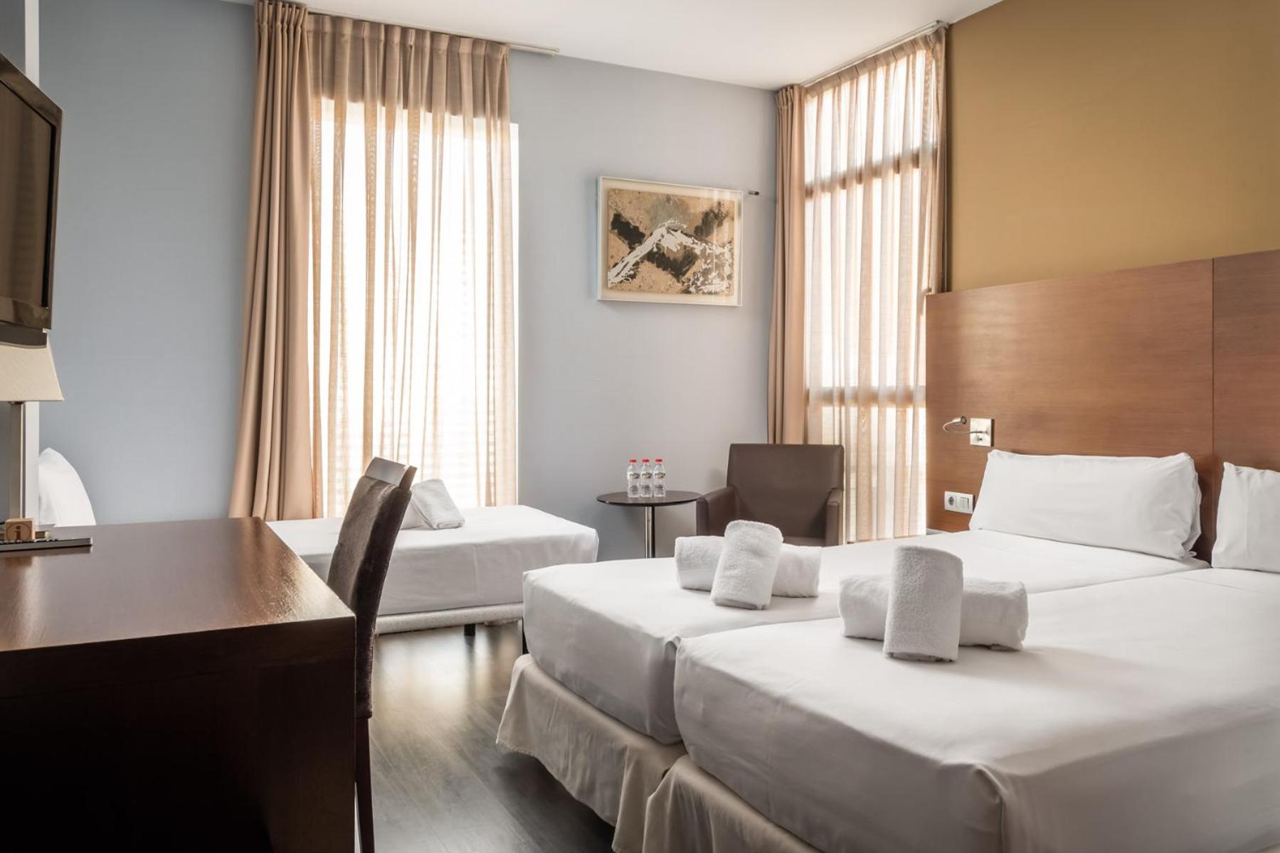 Room, Triple
