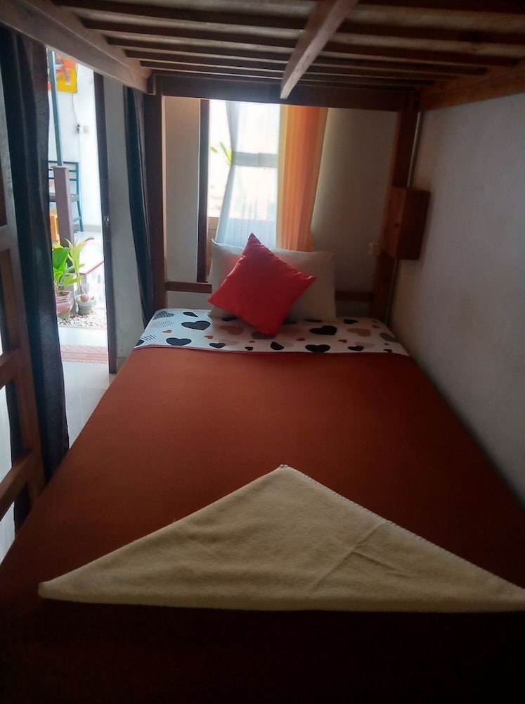 Gedhong Hostel 18/40
