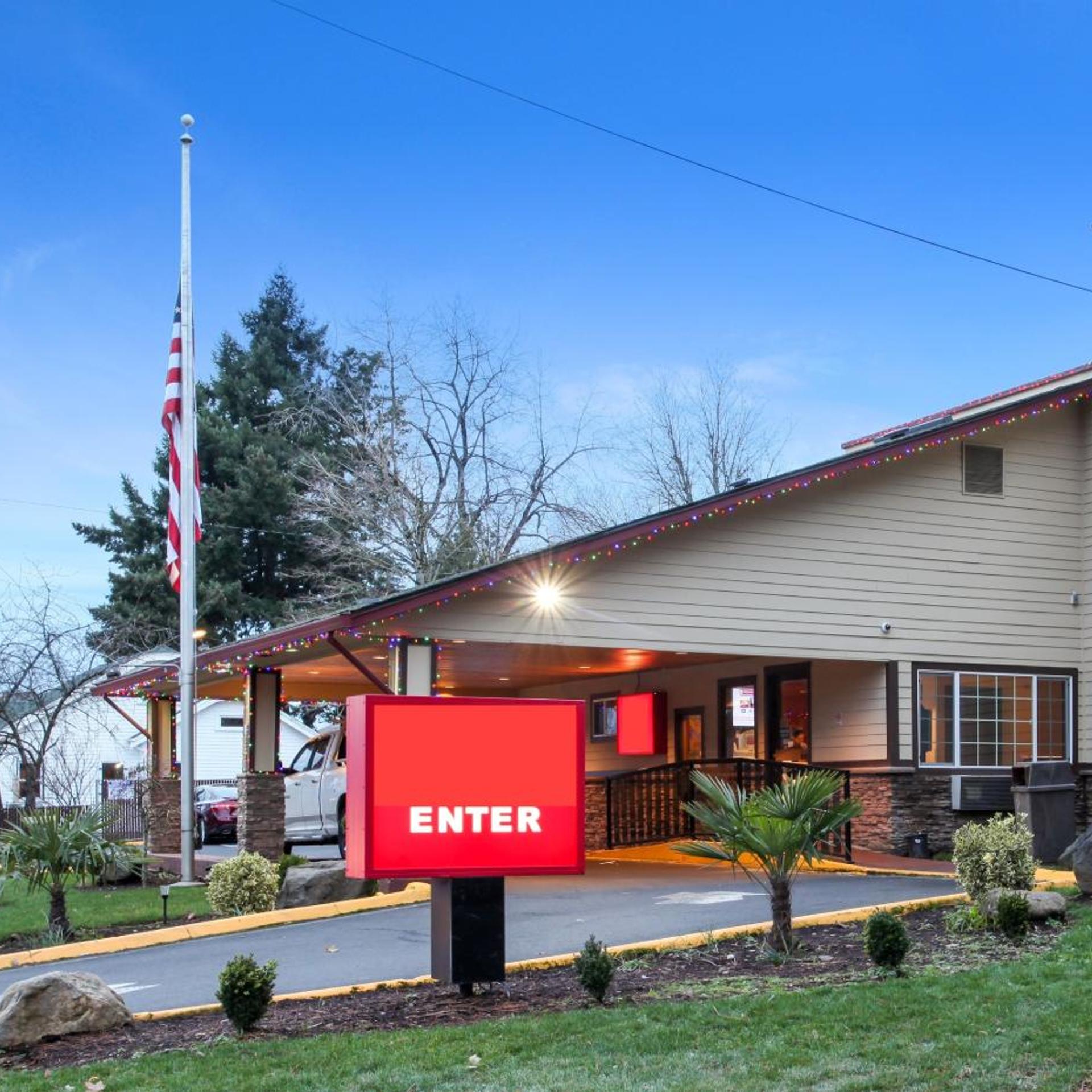 Evergreen Inn Suites Portland 1/48